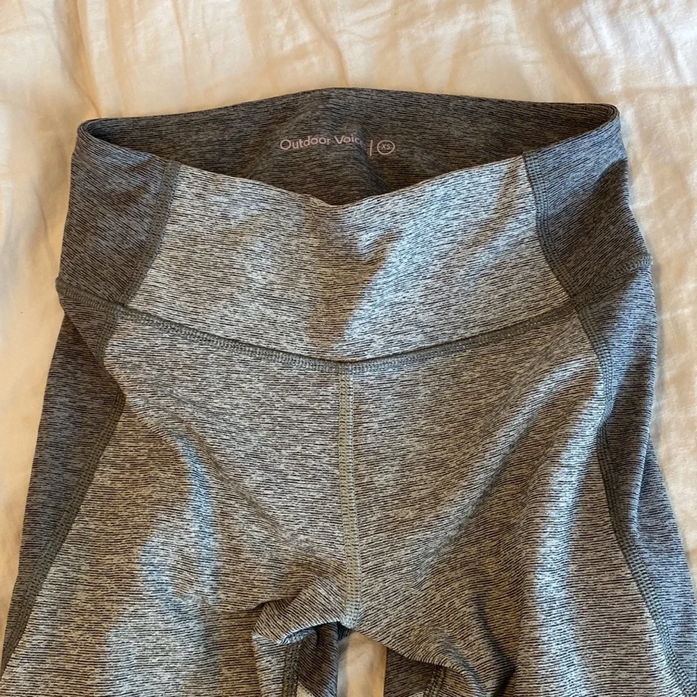 Outdoor Voices 7/8 Tri-Tone Leggings in Graphite/Ash/Dove - Picture 9 of 9